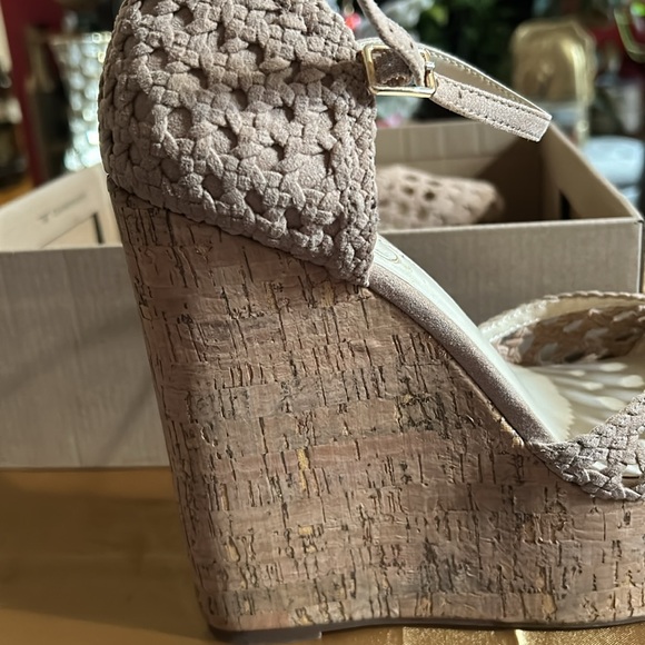 NWB..Jessica Simpson cork platform shoe. - Picture 3 of 7